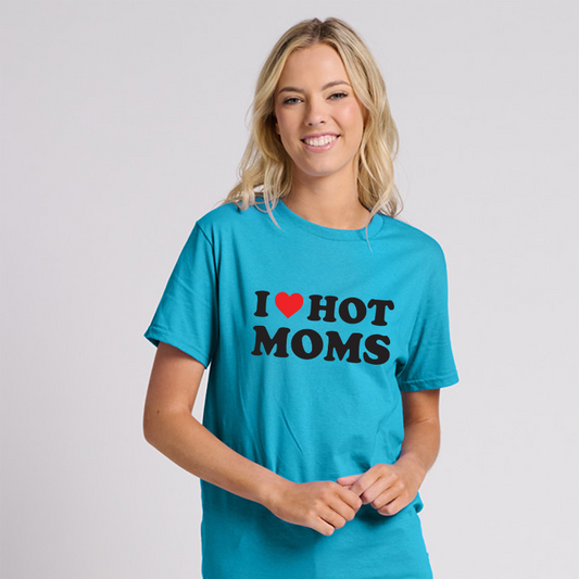 I ❤️ Hot Moms - Tee Shirt