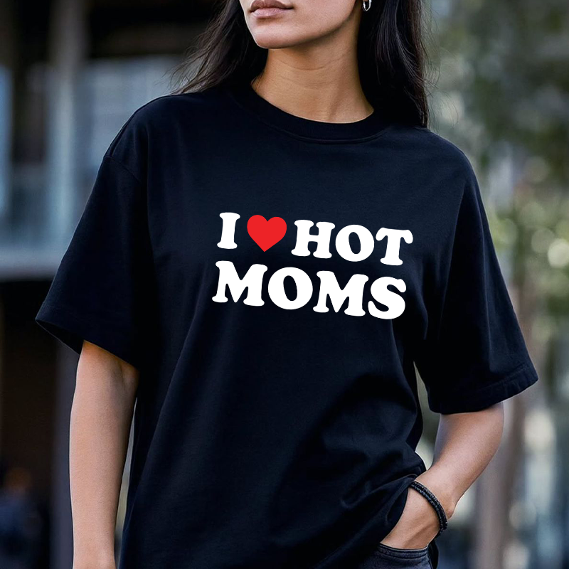 I ❤️ Hot Moms - Tee Shirt