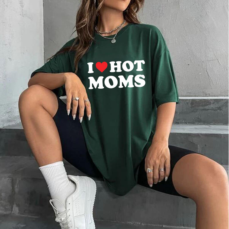I ❤️ Hot Moms - Tee Shirt